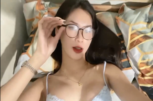 Clip tình yêu nồng nàn cô gái xinh đẹp quyến rũ